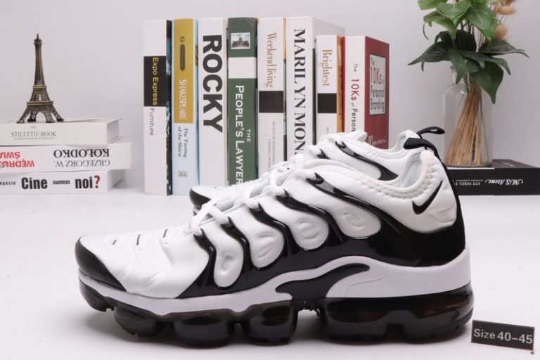 nike air vapormax plus black white