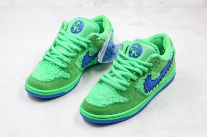 Grateful Dead x Nike SB Dunk Low Green Bear CJ5378-300 Front