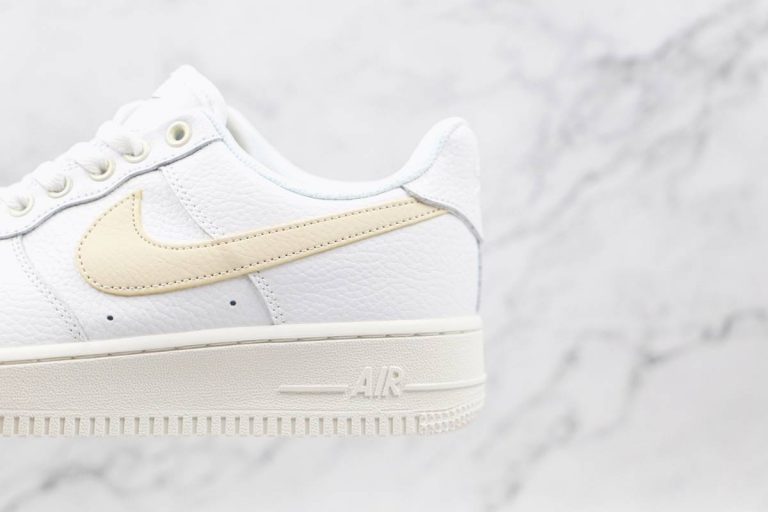 Nike Sportswear AF1 Low Summit White Solar Flare